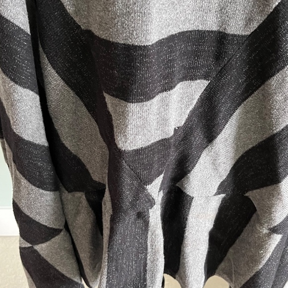 BCBGeneration Black/Gray Contrast Open Front Striped Asymmetrical Cardigan M/L - Picture 5 of 9